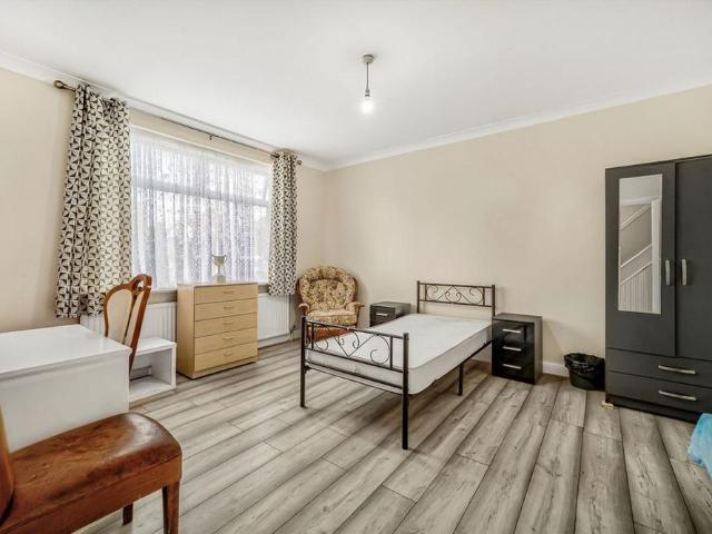 Studio for rent in London Borough of Hounslow, Greater London
