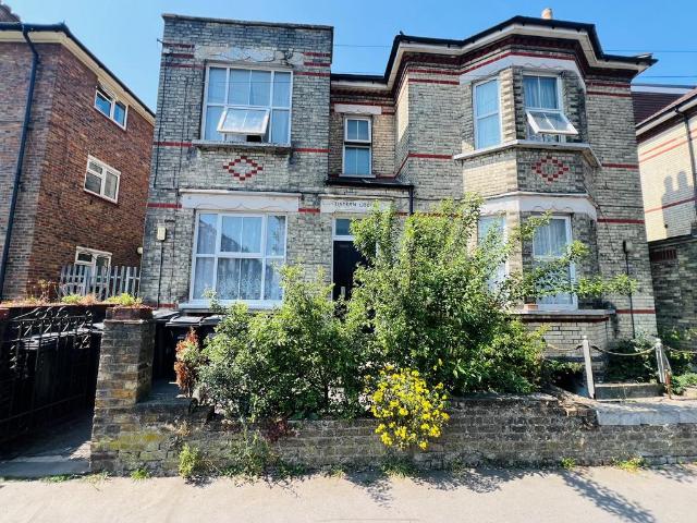 Flat for rent in London Borough of Croydon, Thornton Heath