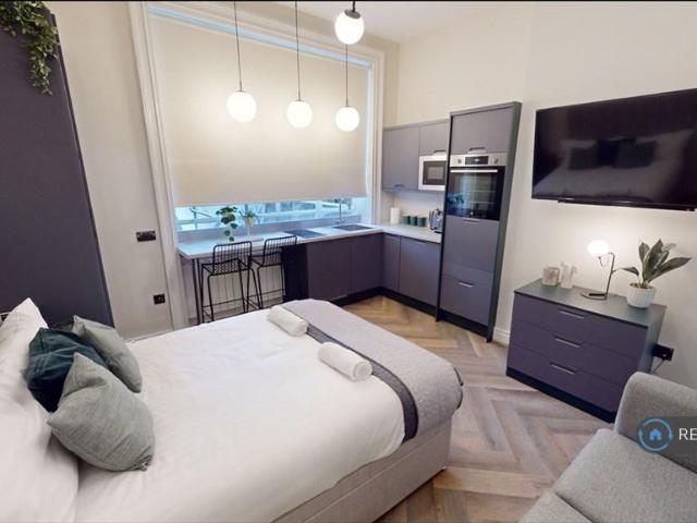 Flat for rent in Chinatown, Calderstones