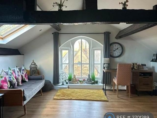 Studio for rent in Greengates, West Yorkshire