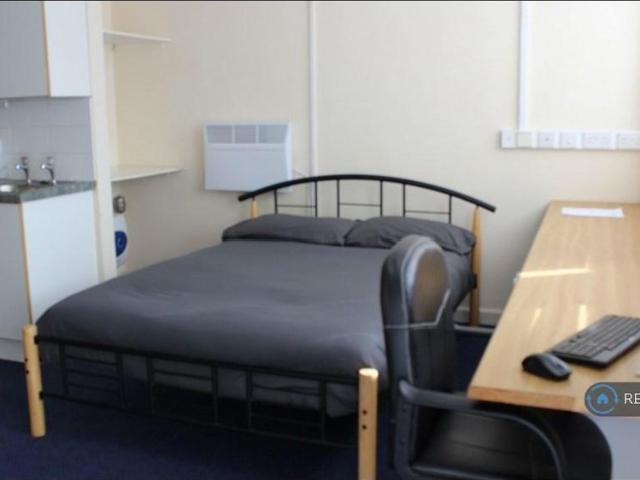 Studio for rent in West Hoe, Mount Wise