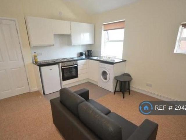 Flat for rent in Compton Acres, Barton In Fabis