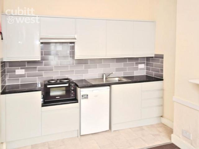 Studio for rent in Queen's Park, Brighton & Hove