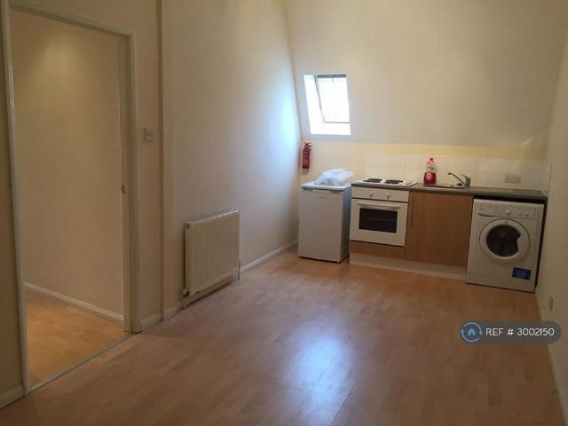 Studio for rent in London Borough of Merton, South Wimbledon