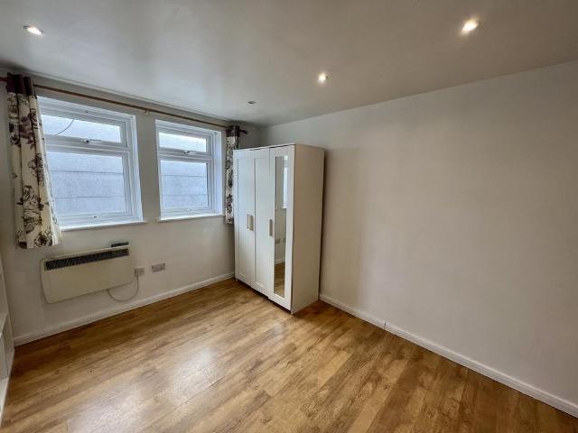 Room for rent in The Image, Pouchen End