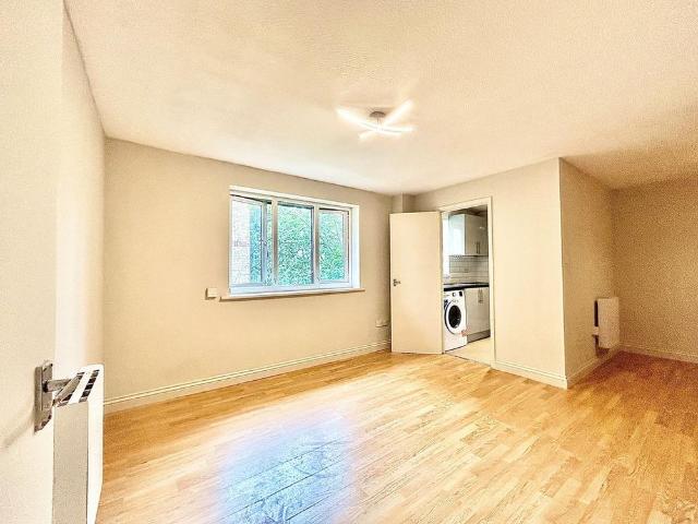 Studio for rent in Upper Walthamstow, Greater London
