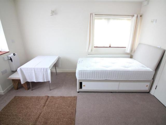 Studio for rent in London Borough of Hounslow, Greater London