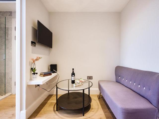Flat for rent in Earl's Court, Isle Of Man