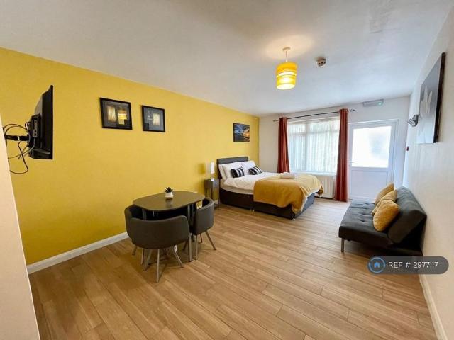 Studio for rent in London Borough of Ealing, Greater London