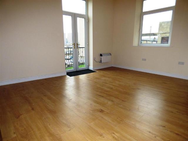 Flat for rent in Boothtown, Halifax