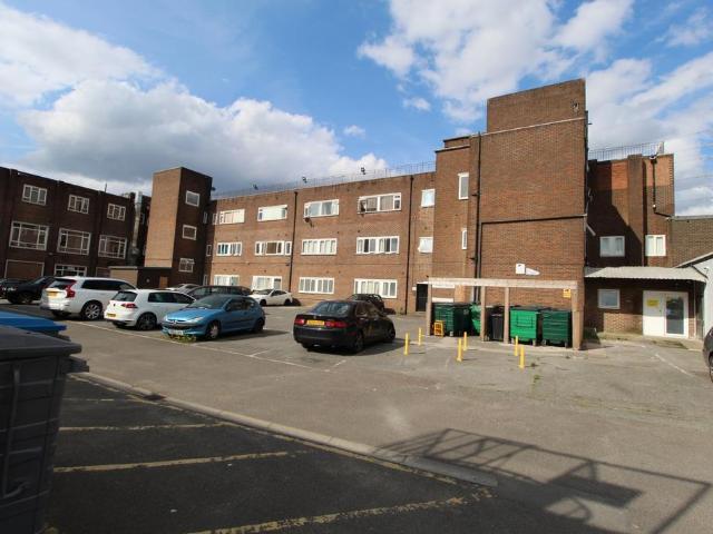 Flat for rent in London Borough of Merton, Greater London