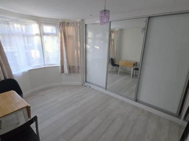 Studio for rent in Slough