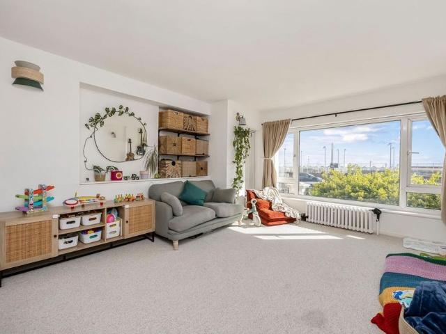 Studio for rent in Aldrington