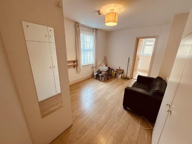 Flat for rent in Stroud Green, Isle Of Man