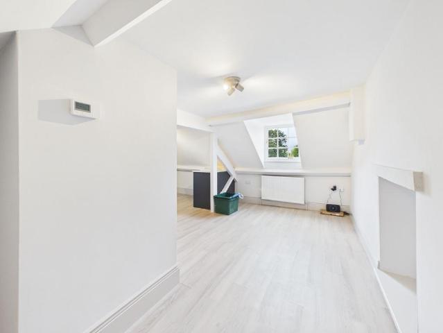 Flat for rent in Wotton, Gloucester