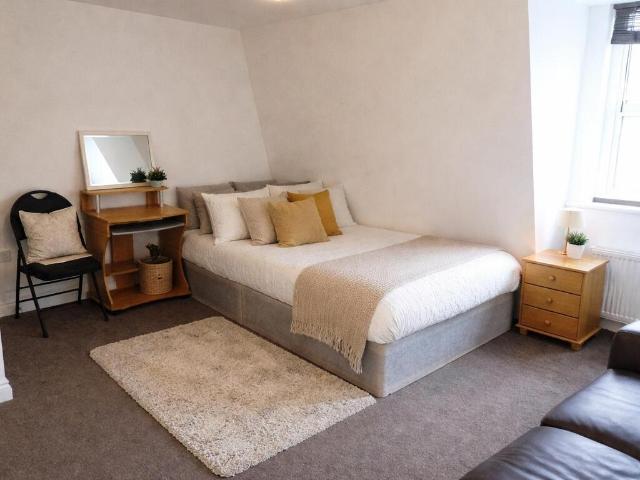 Flat for rent in Greenbank, Mount Wise