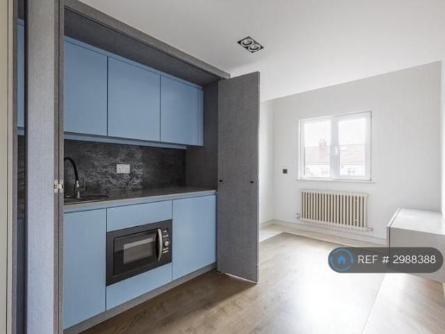 Studio for rent in London Borough of Hounslow, Spring Grove