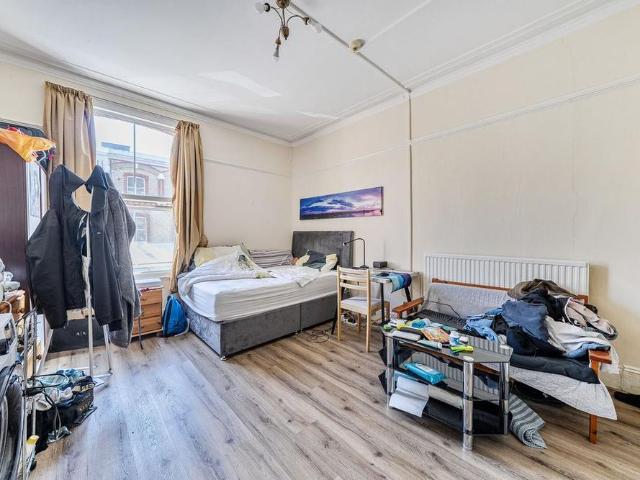 Studio for rent in Kensington, Greater London