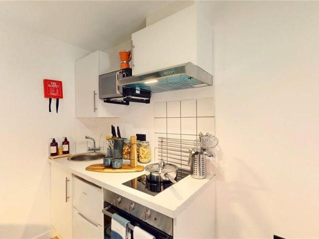 Studio for rent in Stirchley, West Midlands
