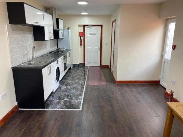 Studio for rent in Leyfields, Kettlebrook