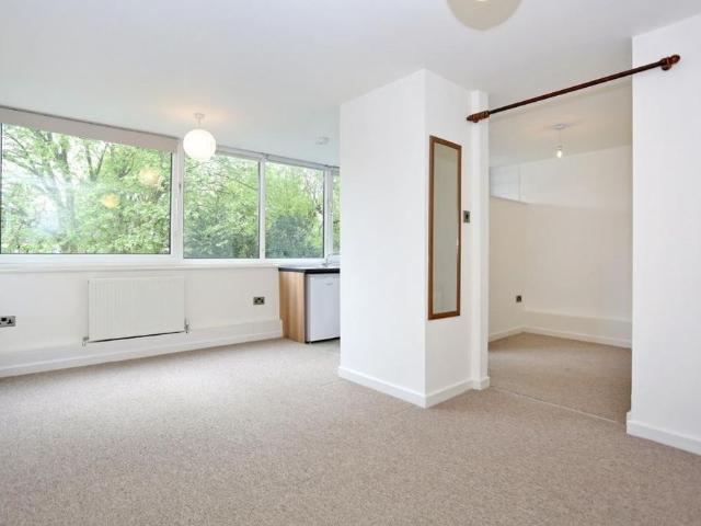Studio for rent in Stroud Green, Isle Of Man