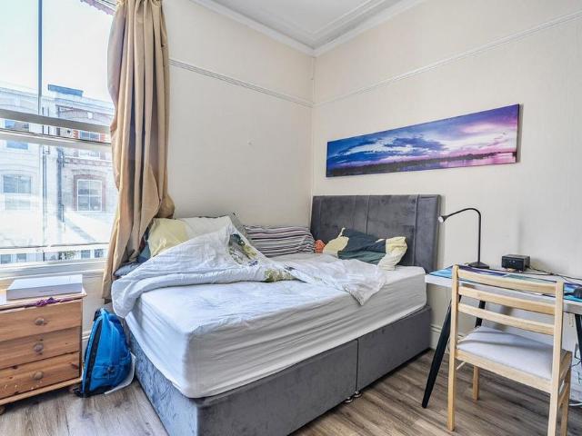 Studio for rent in Kensington, Greater London