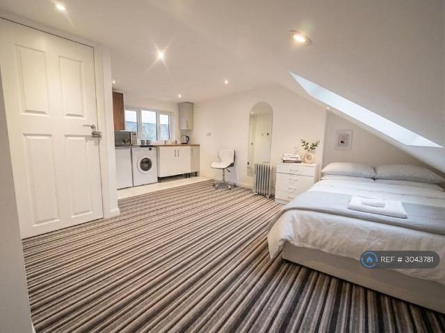 Studio for rent in Blackhills, Surrey