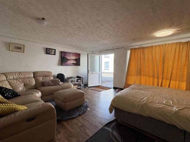 Studio for rent in Fordington, East Dorset