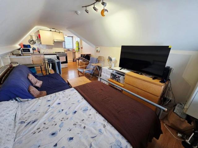 Studio for rent in Falcon Lodge, Wales