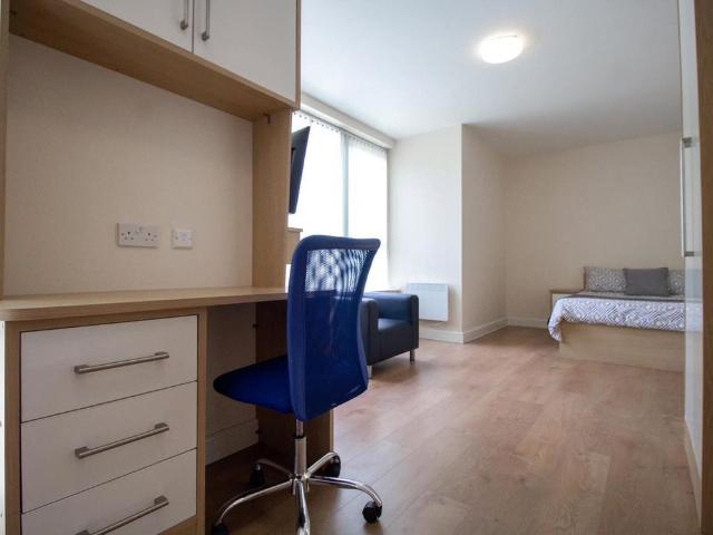 Studio for rent in Lofthouse, West Yorkshire