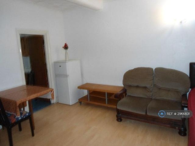 Studio for rent in London Borough of Hounslow, Osterley
