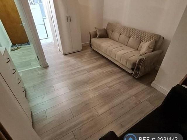 Studio for rent in Gants Hill, Greater London