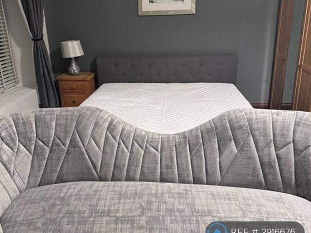 Studio for rent in Cessnock, Scotland