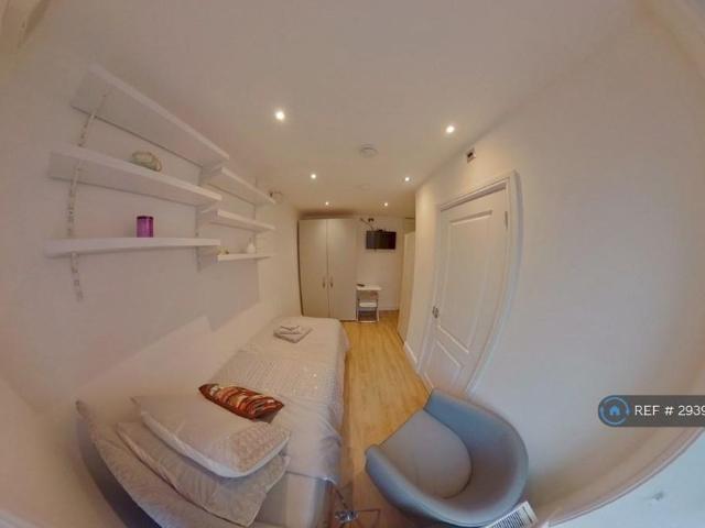 Studio for rent in Roselands, Eastbourne
