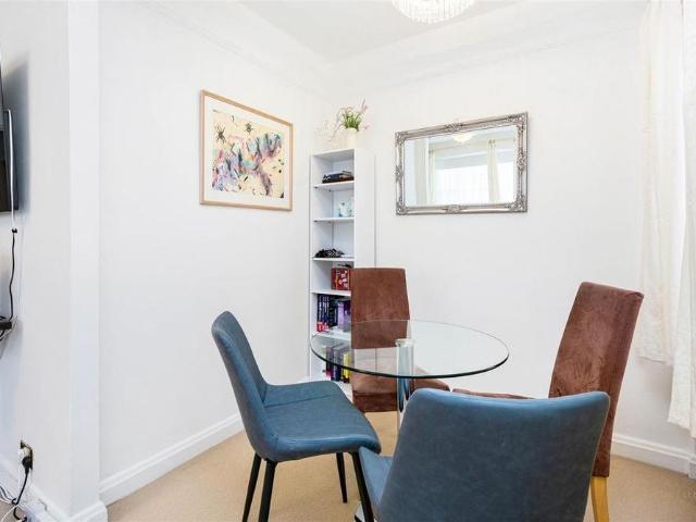 Studio for rent in Westminster, Victoria