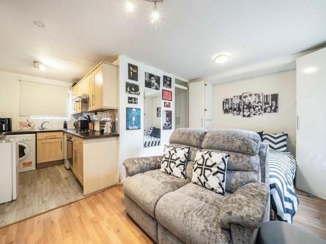Studio for rent in London Borough of Ealing, Greater London