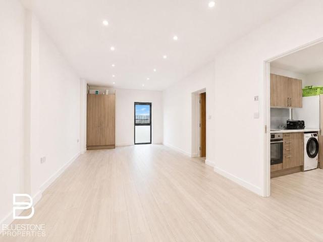 Studio for rent in Woodcote Green, Greater London