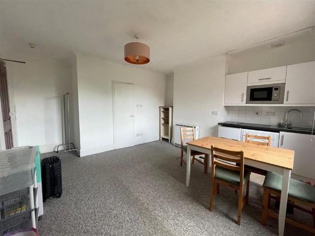 Studio for rent in Chichester, Littlecote
