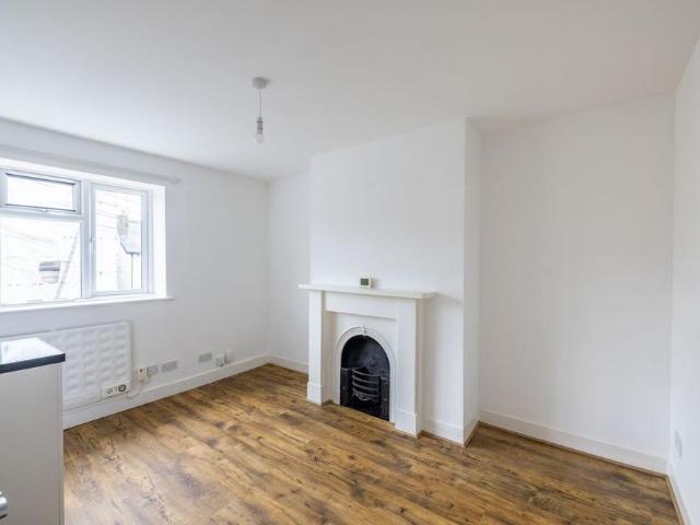 Studio for rent in Redhill, Reigate and Banstead