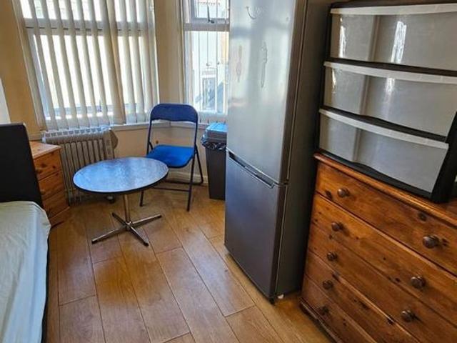 Studio for rent in Spring Park, Luton