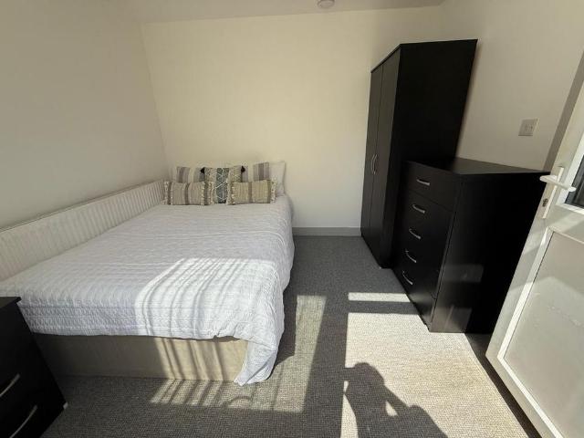 Studio for rent in Orton Goldhay, Peterborough