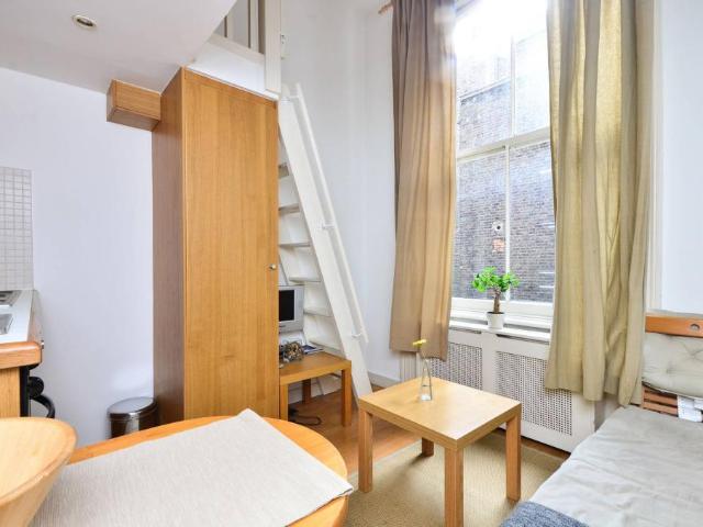 Apartment for rent in West Kensington, Greater London