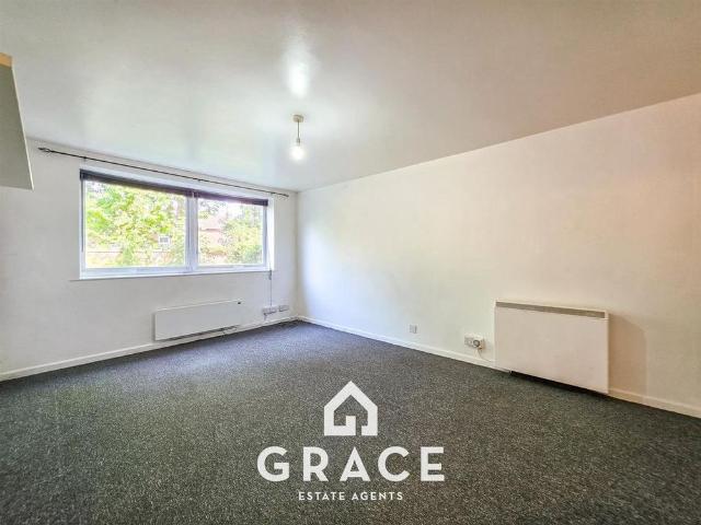 Studio for rent in The Dales, Key Street