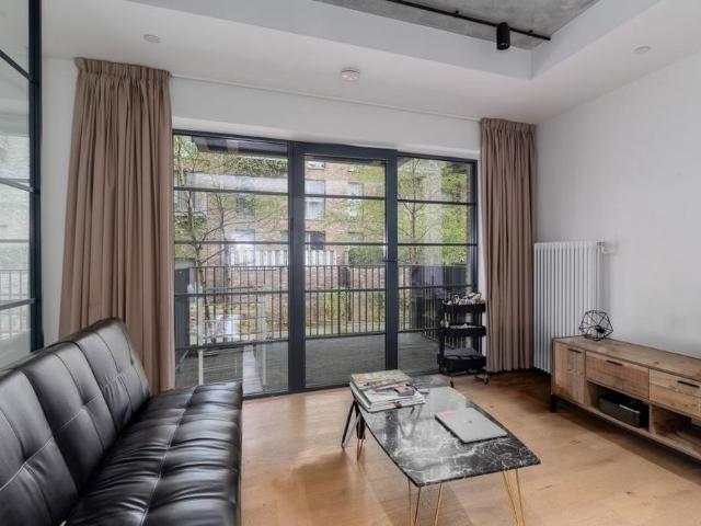 Studio for rent in Charlesworth, East Midlands