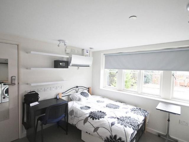 Studio for rent in Newtown, Cambridge