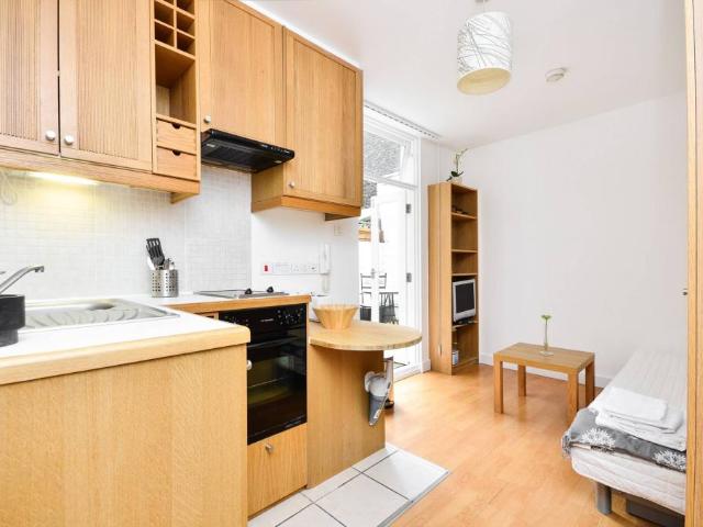 Apartment for rent in West Kensington, Greater London