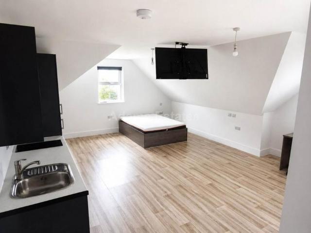 Studio for rent in Whitley, Reading