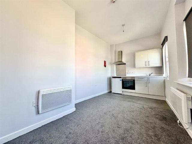 Studio for rent in Goldthorn Hill, West Midlands