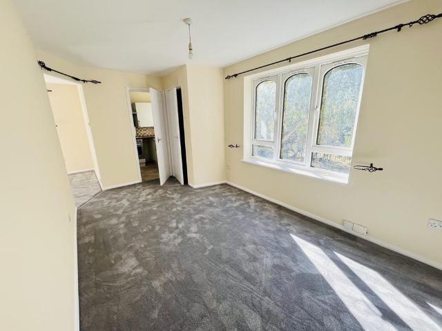 Studio for rent in Rush Green, Greater London