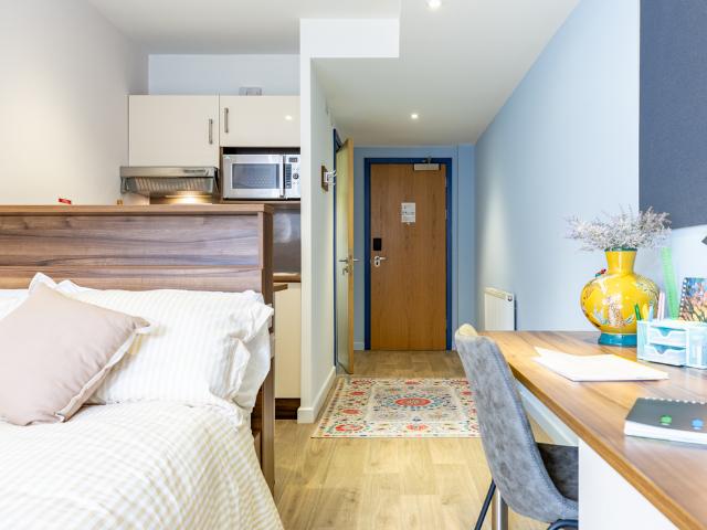 Studio for rent in Reading Town Centre, Reading